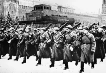 Андрей Назаров отметил значение Октябрьской революции и парада 1941 года andrej nazarov otmetil znachenie oktyabrskoj revolyuczii i parada 1941 goda-politgolos-ru-0