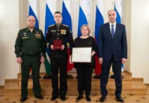 Денис Паслер и командование ЦВО чествуют Героя России Игоря Долматова denis pasler i komandovanie czvo chestvuyut geroya rossii igorya dolmatova-politgolos-ru-0