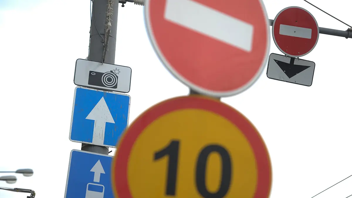 Движение ограничили на МКАД в районе Ленинского проспекта