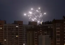 Дроны ВСУ наносят удар по нефтебазе в Шахтерске ДНР – взрывы потрясли регион drony vsu nanosyat udar po neftebaze v shahterske dnr vzryvy potryasli region-politgolos-ru-0