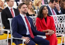 Джей Ди Вэнс и Уша Вэнс обсуждают веру на встрече в Университете Миссисипи dzhej di vens i usha vens obsuzhdayut veru na vstreche v universitete missisipi-politgolos-ru-0