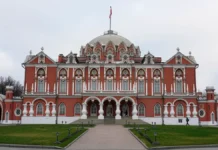 Экскурсии в Петровский дворец этой зимой доступны через Мосбилет ekskursii v petrovskij dvorecz etoj zimoj dostupny cherez mosbilet-politgolos-ru-0