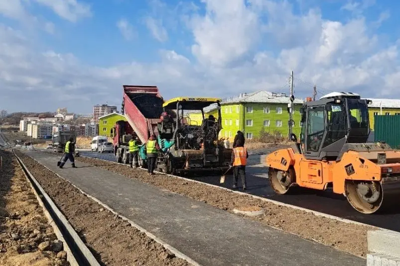 Строительство трассы "Объездная" завершается в Большом Камне АО "СпецСУ"