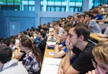 Госдума и Россотрудничество утверждают, что места в вузах не сокращаются gosduma i rossotrudnichestvo utverzhdayut chto mesta v vuzah ne sokrashhayutsya-politgolos-ru-0