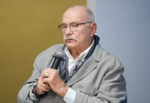 Никита Михалков выступил за этику ИИ и защиту авторских прав артистов nikita mihalkov vystupil za etiku ii i zashhitu avtorskih prav artistov-politgolos-ru-0