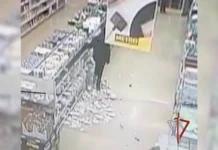 Оптимист из Люберец разбил дорогую посуду «на счастье» на Новорязанском шоссе optimist iz lyuberecz razbil doroguyu posudu na schaste na novoryazanskom shosse-politgolos-ru-0