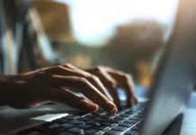 Почему эксперты iRU советуют не включать ноутбук, если он намок pochemu eksperty sovetuyut ne vklyuchat noutbuk esli on namok-politgolos-ru-0