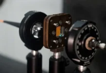 Прорыв в управлении светом с помощью микрорезонаторов совершили физики СО РАН proryv v upravlenii svetom s pomoshhyu mikrorezonatorov sovershili fiziki so ran-politgolos-ru-0