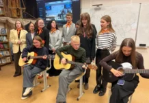 Школа юного журналиста УрФУ отмечает 50 лет жизни в Екатеринбурге shkola yunogo zhurnalista urfu otmechaet 50 let zhizni v ekaterinburge-politgolos-ru-0