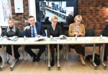 Василий Козлов и Светлана Тренихина обсуждают перемены в управлении Урала vasilij kozlov i svetlana trenihina obsuzhdayut peremeny v upravlenii urala-politgolos-ru-0