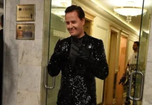 Витас (Виталий Грачев) удивил Китаем и райдером с элементами Деда Мороза vitas vitalij grachev udivil kitaem i rajderom s elementami deda moroza-politgolos-ru-0