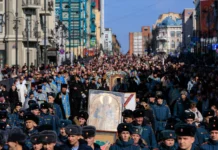 Владивосток отмечает День народного единства и праздник Казанской иконы vladivostok otmechaet den narodnogo edinstva i prazdnik kazanskoj ikony-politgolos-ru-0