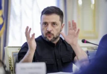 Зеленский посетил Афины, где действуют запреты на митинги и напряжённая атмосфера zelenskij posetil afiny gde dejstvuyut zaprety na mitingi i napryazhyonnaya atmosfera-politgolos-ru-0