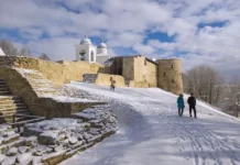 Бюджетные новогодние путешествия по России в Крым, Псковскую и Орловскую области byudzhetnye novogodnie puteshestviya po rossii v krym pskovskuyu i orlovskuyu oblasti-politgolos-ru-0