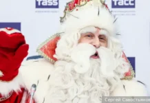 Дед Мороз из Великого Устюга приносит новогодние чудеса детям страны ded moroz iz velikogo ustyuga prinosit novogodnie chudesa detyam strany-politgolos-ru-0