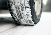 Дмитрий Попов объясняет, что зимнее вождение требует особого внимания dmitrij popov obyasnyaet chto zimnee vozhdenie trebuet osobogo vnimaniya-politgolos-ru-0