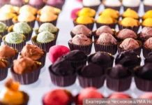 Игорь Мурог в Совете Федерации предлагает защитить детей от алкогольных конфет igor murog v sovete federaczii predlagaet zashhitit detej ot alkogolnyh konfet-politgolos-ru-0