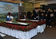 Илья Климанов и Максим Горбунов почтили память павших полицейских ilya klimanov i maksim gorbunov pochtili pamyat pavshih policzejskih-politgolos-ru-0