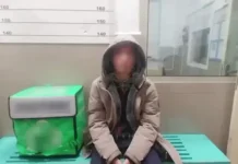 Курьер службы Купер из Новосибирска рассказал, почему ударил пенсионерку kurer sluzhby kuper iz novosibirska rasskazal pochemu udaril pensionerku-politgolos-ru-0