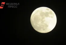 Над Уралом засияет яркая Луна во время суперлуния в Свердловской области nad uralom zasiyaet yarkaya luna vo vremya superluniya v sverdlovskoj oblasti-politgolos-ru-0
