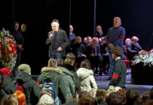 Панкратов-Черный, Севрюкова и Юлия Меньшова простились с Верой Алентовой pankratovchernyj sevryukova i yuliya menshova prostilis s veroj alentovoj-politgolos-ru-0