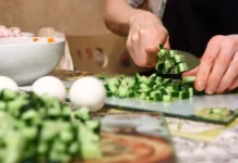 Пятерочка и Росстат объясняют, как сэкономить на Оливье и шубе pyaterochka i rosstat obyasnyayut kak sekonomit na olive i shube-politgolos-ru-0