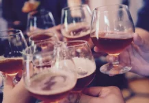 Руслан Исаев и Минздрав объясняют, как выбрать закуски для медленного опьянения ruslan isaev i minzdrav obyasnyayut kak vybrat zakuski dlya medlennogo opyaneniya-politgolos-ru-0