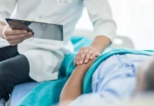 Школьница из Новосибирска родила в автобусе, Майя Денисенко помогла shkolnicza iz novosibirska rodila v avtobuse majya denisenko pomogla-politgolos-ru-0