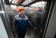 Свердловская область ускоряет замену лифтов благодаря поддержке Минстроя России sverdlovskaya oblast uskoryaet zamenu liftov blagodarya podderzhke minstroya rossii-politgolos-ru-0