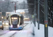 Трамваи временно задерживаются на Новокузнецкой улице у метро Третьяковская tramvai vremenno zaderzhivayutsya na novokuzneczkoj ulicze u metro tretyakovskaya-politgolos-ru-0