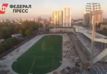 v permi otkrylsya obnovlyonnyj stadion yunost dmitrij mahonin i roman azanov obsuzhdayut budushhee sporta-politgolos-ru-0