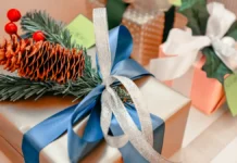 Билли Новик и звёздные друзья раскрывают их самые необычные новогодние подарки! billi novik i zvyozdnye druzya raskryvayut ih samye neobychnye novogodnie podarki-politgolos-ru-0