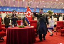 kim chen yn vmeste s docheryu kim chzhu e vozlozhil czvety v kymsusanskom dvorcze solncza-politgolos-ru-0