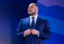 Константин Шестаков поздравил жителей Владивостока с Новым 2026 годом konstantin shestakov pozdravil zhitelej vladivostoka s novym 2026 godom-politgolos-ru-0