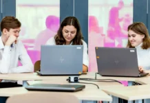 МЭШ от Департамента образования: 285 млн обращений в 2025 году mesh ot departamenta obrazovaniya 285 mln obrashhenij v 2025 godu-politgolos-ru-0