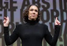 Николь Бюттнер из СвДП уверена в победе на выборах в Баден-Вюртемберге и шутит о стрижке nikol byuttner iz svdp uverena v pobede na vyborah v badenvyurtemberge i shutit o strizhke-politgolos-ru-0