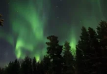 Россию озарило волшебное северное сияние после вспышки на Солнце rossiyu ozarilo volshebnoe severnoe siyanie posle vspyshki na solncze-politgolos-ru-0