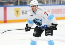 Сэм Энас продолжит выступать за Минское Динамо в КХЛ до 2028 года sem enas prodolzhit vystupat za minskoe dinamo v khl do 2028 goda-politgolos-ru-0