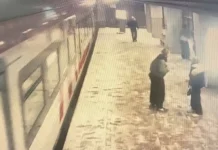 СК России расследует инцидент с подростками на МЦД «Поклонная» sk rossii rassleduet inczident s podrostkami na mczd poklonnaya-politgolos-ru-0