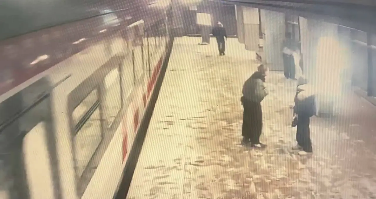 На двух подростков завели дело после избиения сверстников на ж/д станции в Москве