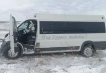 В Красноярском крае микроавтобус попал в ДТП, помощь оказана 11 пострадавшим v krasnoyarskom krae mikroavtobus popal v dtp pomoshh okazana 11 postradavshim-politgolos-ru-0