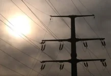 В Мурманской области устранили аварию на ЛЭП и скоро включат свет v murmanskoj oblasti ustranili avariyu na lep i skoro vklyuchat svet-politgolos-ru-0