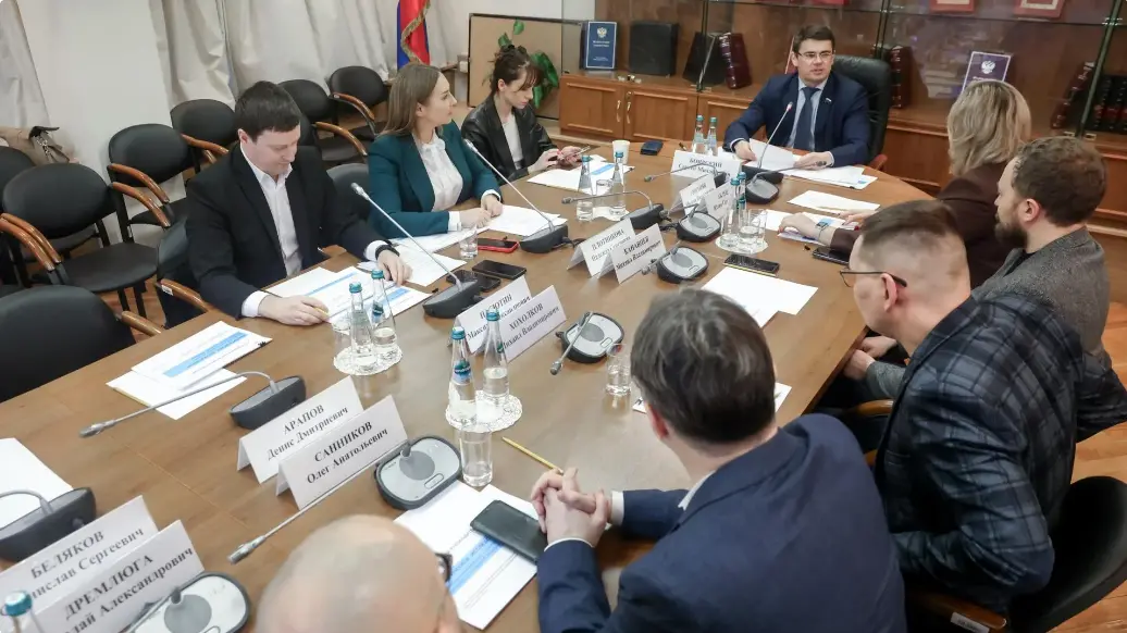 В Госдуме рассмотрели инициативу защитить СМИ от "юридического экстремизма" РИАМО (18+)