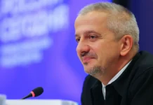 Константин Богомолов покидает Школу-студию МХАТ konstantin bogomolov pokidaet shkolustudiyu mhat-politgolos-ru-0