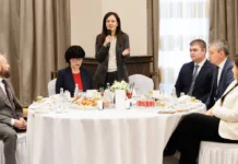 Мария Багреева и Сергей Собянин обсудили развитие гостиниц Москвы mariya bagreeva i sergej sobyanin obsudili razvitie gostinicz moskvy-politgolos-ru-0