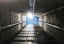 Рабочий погиб на стройке в Москве, упав в шахту лифта rabochij pogib na strojke v moskve upav v shahtu lifta-politgolos-ru-0