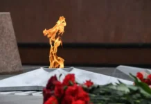 В Ижевске задержали осквернившего Вечный огонь — Бастрыкину доложат v izhevske zaderzhali oskvernivshego vechnyj ogon bastrykinu dolozhat-politgolos-ru-0