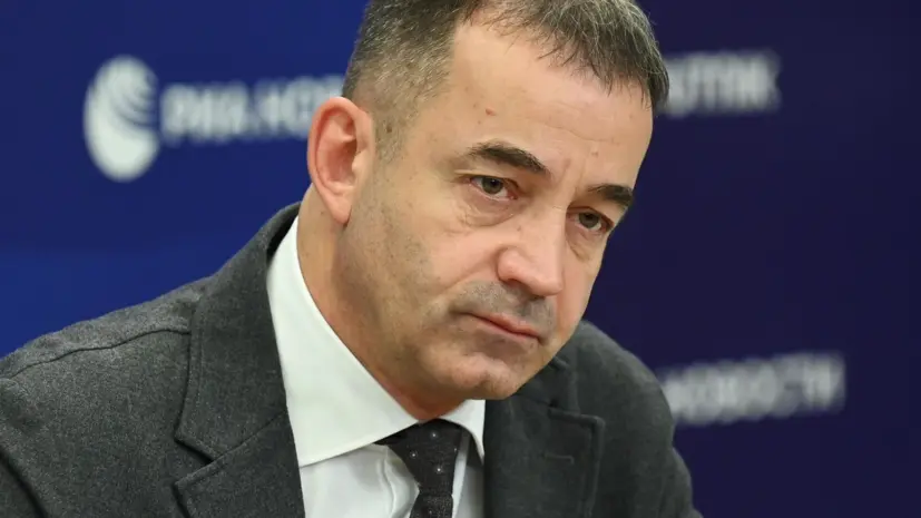 Дмитрий Певцов передал гуманитарную помощь учащимся в Суджанском районе