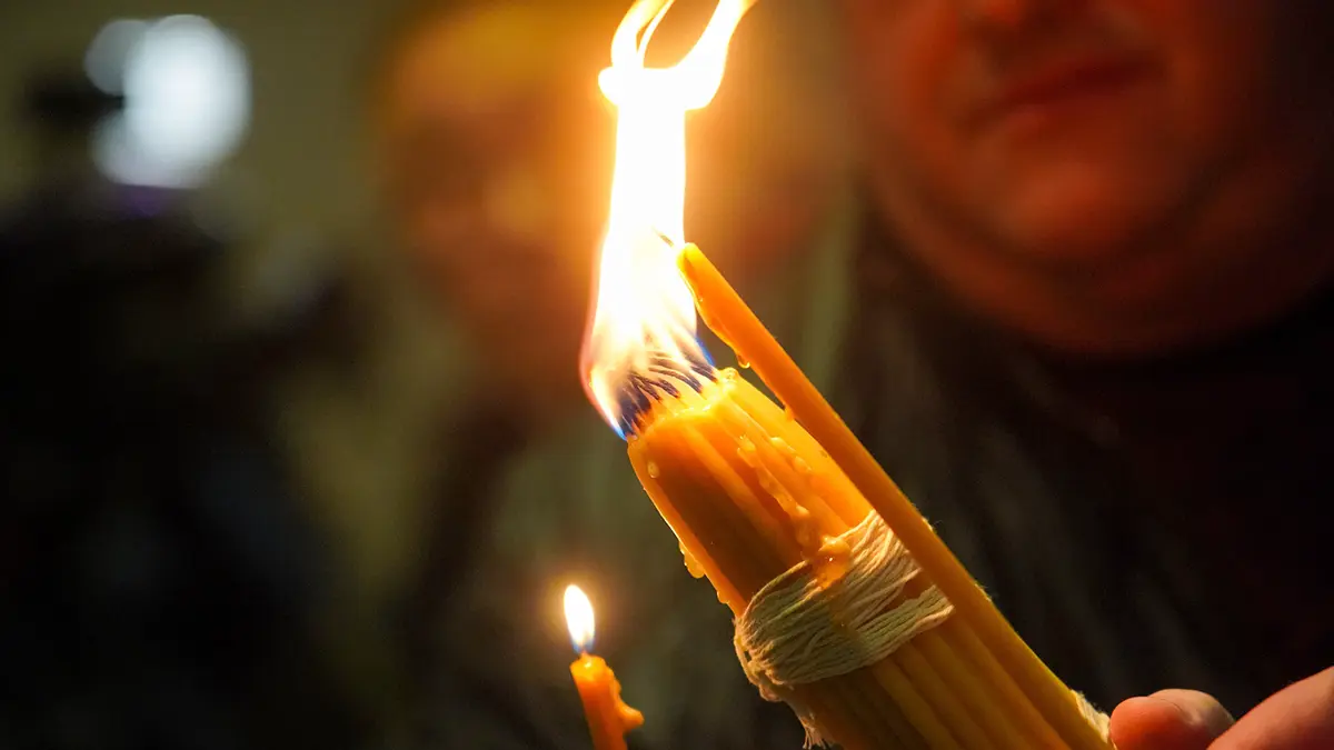 Делегация Фонда Андрея Первозванного с Благодатным огнем вылетела в Россию