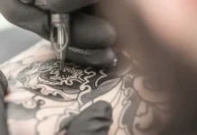 Илья Русяев о защите татуированных работников по Трудовому кодексу ilya rusyaev o zashhite tatuirovannyh rabotnikov po trudovomu kodeksu-politgolos-ru-0